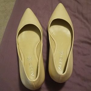 Beige kitten heel shoes